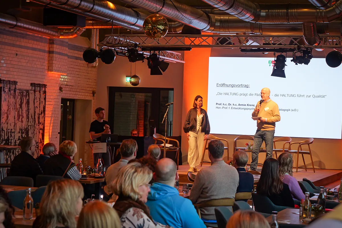 kongress-bühne-publikum